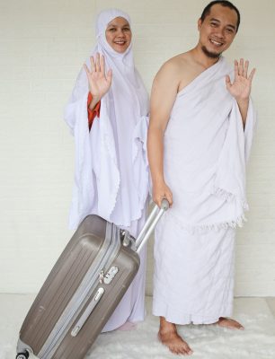 Muslim couple ready to umrah or hajj